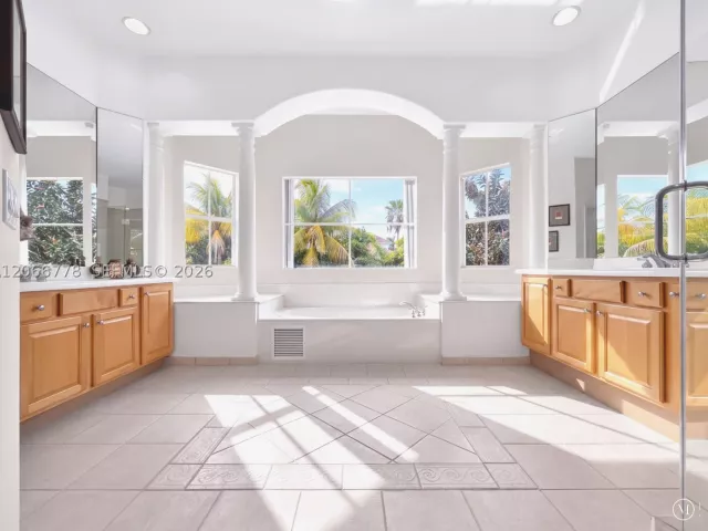 Продажа дома по адресу 11365 NW 68th St - фото 9122106