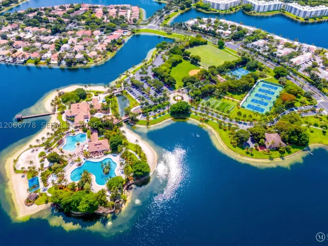 Продажа дома по адресу 11365 NW 68th St - фото 9122127