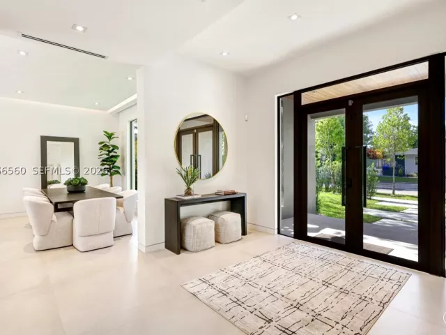 Продажа дома по адресу 685 NE 81st St - фото 9301043