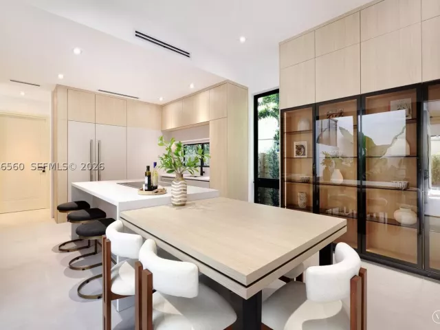 Продажа дома по адресу 685 NE 81st St - фото 9301049