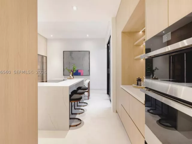 Продажа дома по адресу 685 NE 81st St - фото 9301053