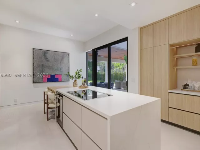 Продажа дома по адресу 685 NE 81st St - фото 9301055