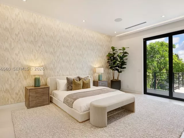 Продажа дома по адресу 685 NE 81st St - фото 9301056