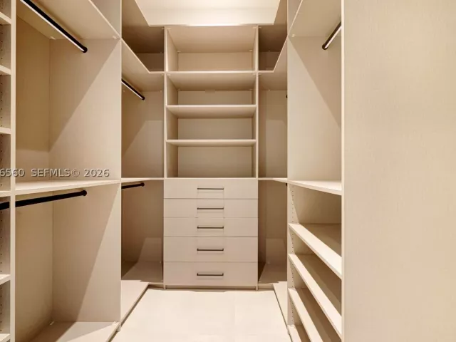 Продажа дома по адресу 685 NE 81st St - фото 9301060