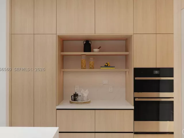 Продажа дома по адресу 685 NE 81st St - фото 9301069
