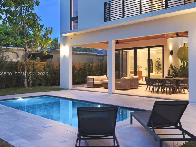 Продажа дома по адресу 685 NE 81st St - фото 9301077