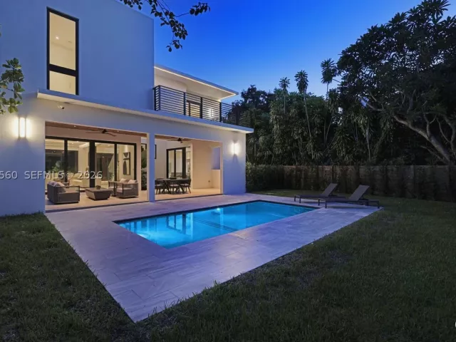 Продажа дома по адресу 685 NE 81st St - фото 9301078