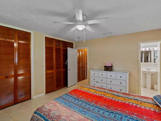 Продажа дома по адресу 1111 NW 85TH Way - фото 9087268