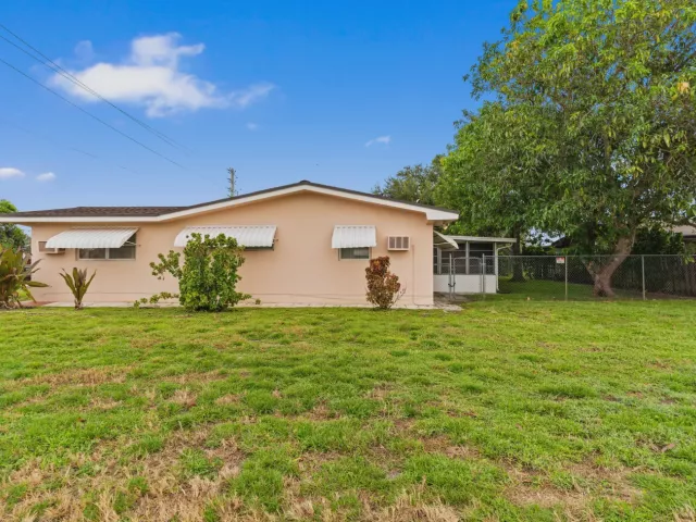 Продажа дома по адресу 1111 NW 85TH Way - фото 9087279