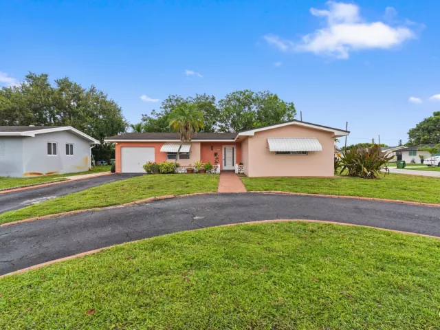 Продажа дома по адресу 1111 NW 85TH Way - фото 9087235