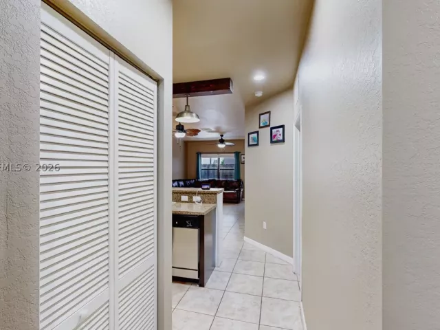 Продажа дома по адресу 729 SE 34th Ave - фото 9072035