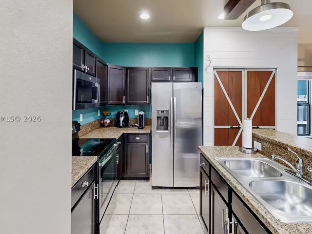 Продажа дома по адресу 729 SE 34th Ave - фото 9072036