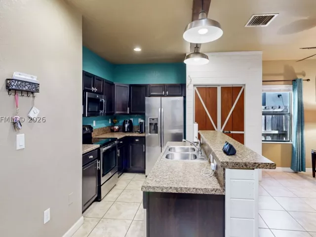 Продажа дома по адресу 729 SE 34th Ave - фото 9072040