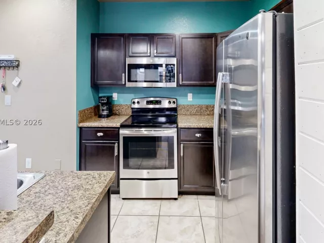 Продажа дома по адресу 729 SE 34th Ave - фото 9072043