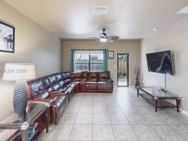 Продажа дома по адресу 729 SE 34th Ave - фото 9072046