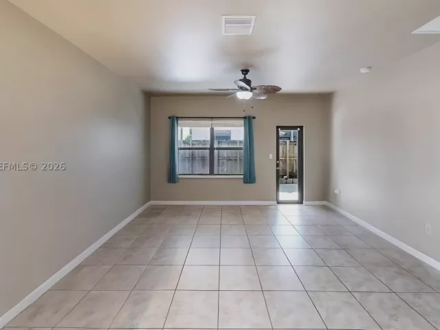 Продажа дома по адресу 729 SE 34th Ave - фото 9072048