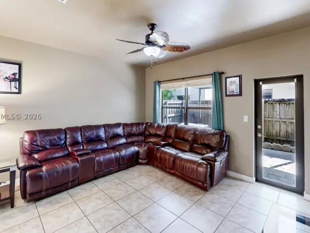 Продажа дома по адресу 729 SE 34th Ave - фото 9072052