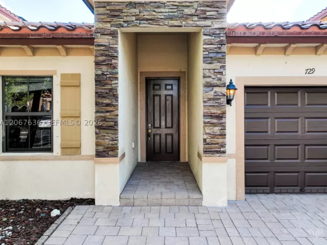 Продажа дома по адресу 729 SE 34th Ave - фото 9072020
