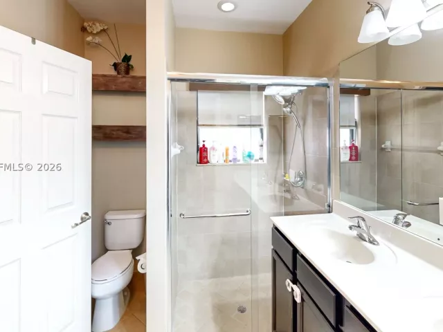 Продажа дома по адресу 729 SE 34th Ave - фото 9072072