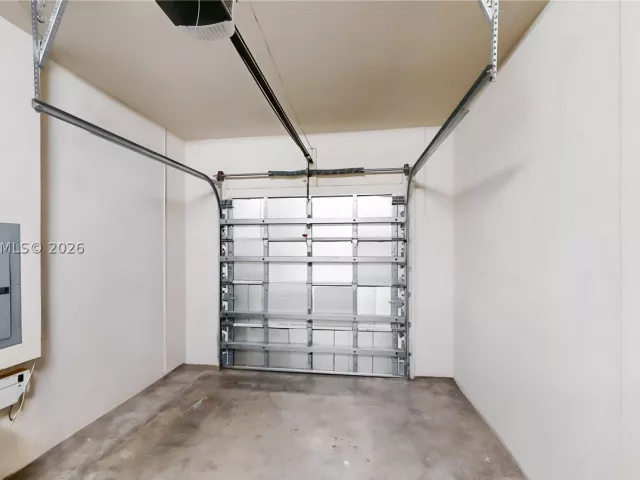 Продажа дома по адресу 729 SE 34th Ave - фото 9072097