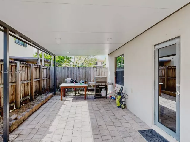 Продажа дома по адресу 729 SE 34th Ave - фото 9072099