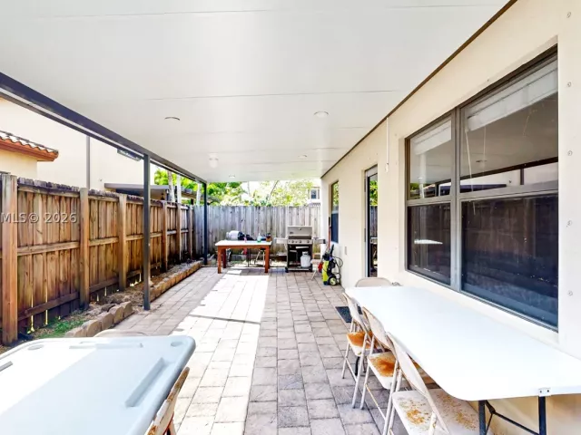 Продажа дома по адресу 729 SE 34th Ave - фото 9072102