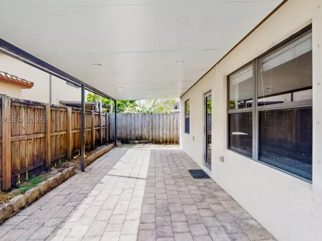 Продажа дома по адресу 729 SE 34th Ave - фото 9072104