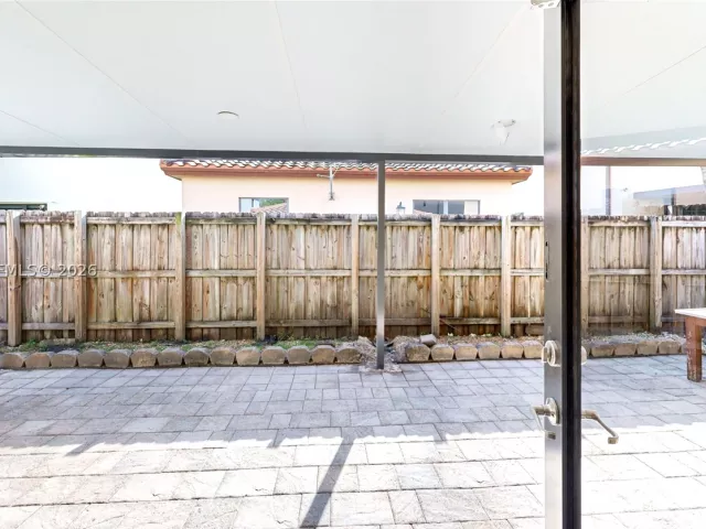 Продажа дома по адресу 729 SE 34th Ave - фото 9072106