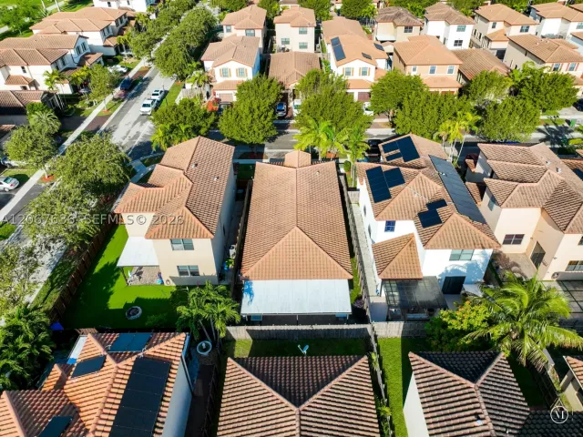 Продажа дома по адресу 729 SE 34th Ave - фото 9072173