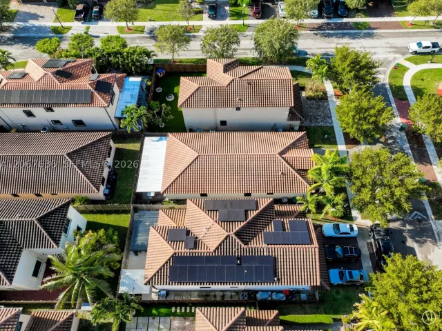Продажа дома по адресу 729 SE 34th Ave - фото 9072177