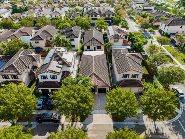 Продажа дома по адресу 729 SE 34th Ave - фото 9072181