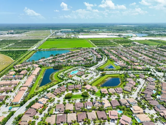Продажа дома по адресу 729 SE 34th Ave - фото 9072184
