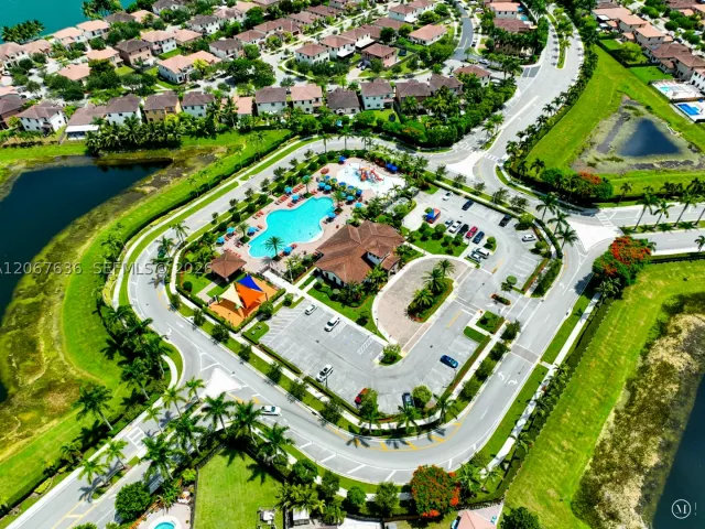 Продажа дома по адресу 729 SE 34th Ave - фото 9072191