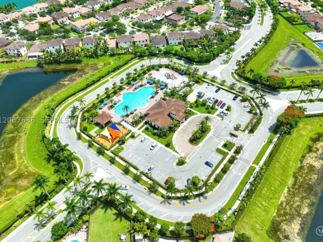 Продажа дома по адресу 729 SE 34th Ave - фото 9072195