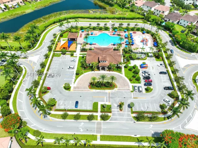 Продажа дома по адресу 729 SE 34th Ave - фото 9072199
