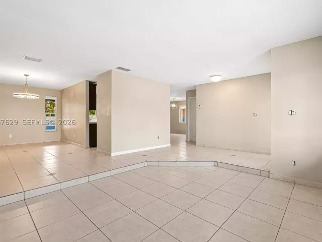 Продажа дома по адресу 14020 SW 38th St - фото 9281554