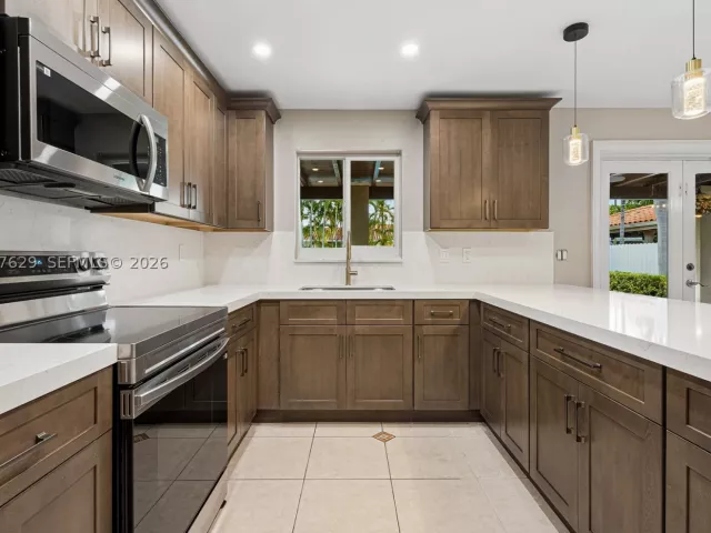 Продажа дома по адресу 14020 SW 38th St - фото 9281557