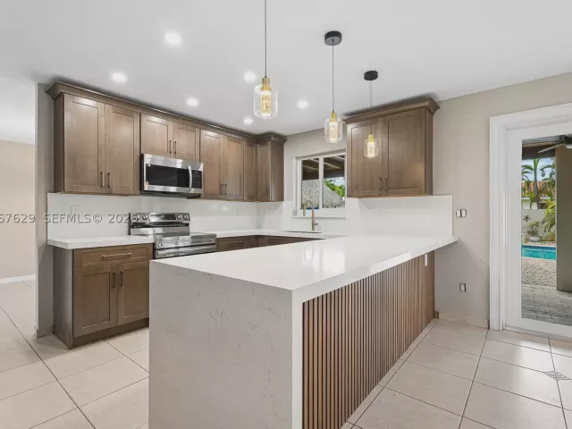 Продажа дома по адресу 14020 SW 38th St - фото 9281560