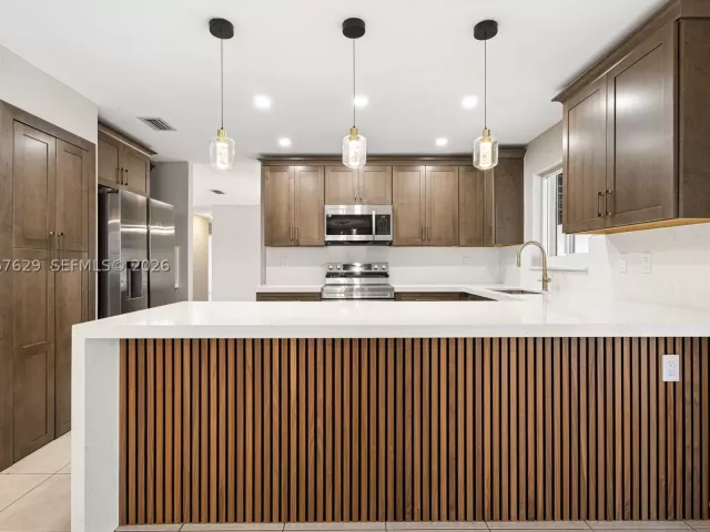 Продажа дома по адресу 14020 SW 38th St - фото 9281562