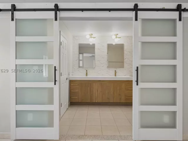 Продажа дома по адресу 14020 SW 38th St - фото 9281578
