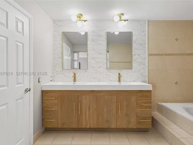 Продажа дома по адресу 14020 SW 38th St - фото 9281580