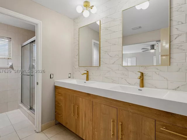 Продажа дома по адресу 14020 SW 38th St - фото 9281582
