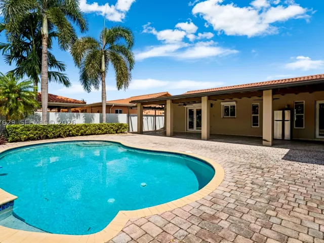 Продажа дома по адресу 14020 SW 38th St - фото 9281592