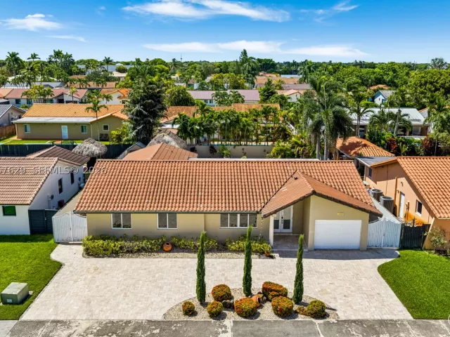 Продажа дома по адресу 14020 SW 38th St - фото 9281598