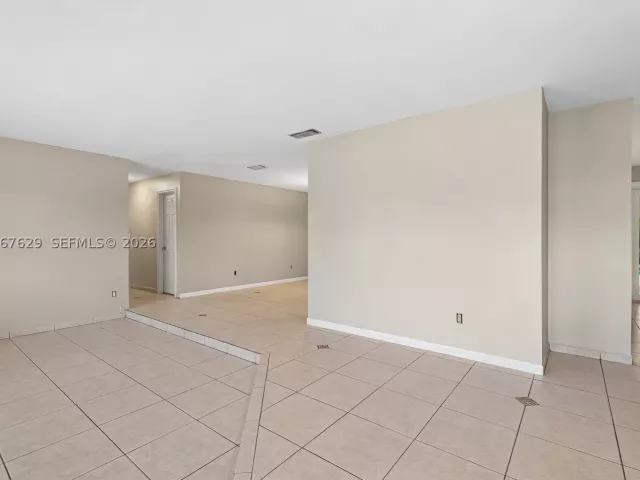 Продажа дома по адресу 14020 SW 38th St - фото 9281550