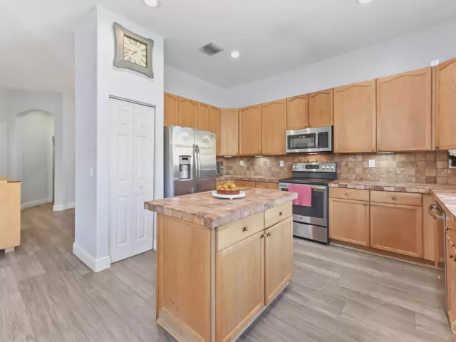 Продажа дома по адресу 4442 ONEGA Circle - фото 9070077