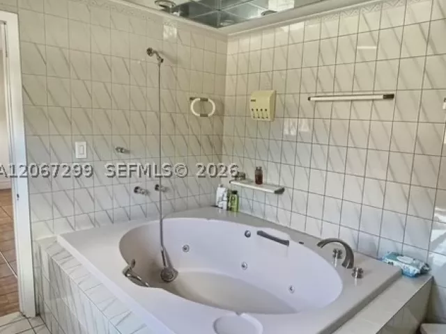 Продажа дома по адресу 1885 SW 21st Ter - фото 9263996
