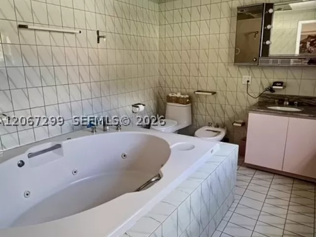 Продажа дома по адресу 1885 SW 21st Ter - фото 9263997