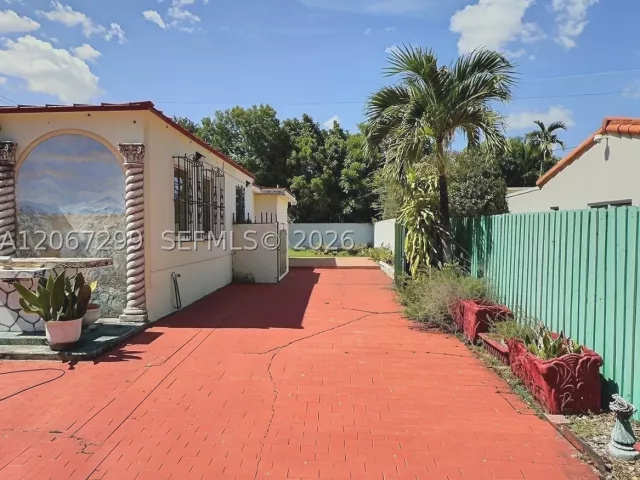 Продажа дома по адресу 1885 SW 21st Ter - фото 9264004