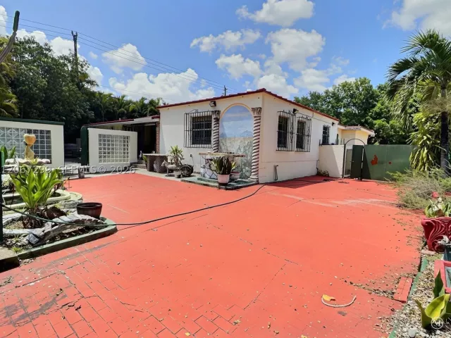 Продажа дома по адресу 1885 SW 21st Ter - фото 9264005